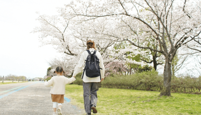 持ち運びに便利な離乳食エプロン